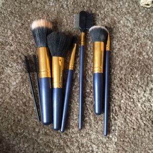 Makeup brushes
